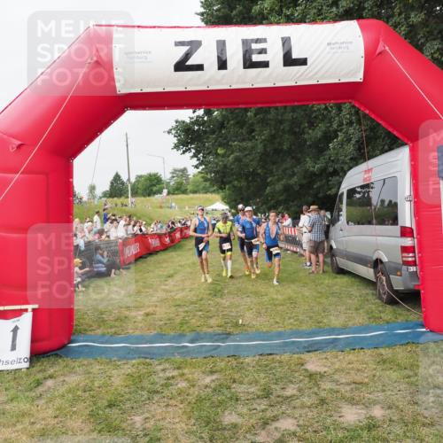 21.06.2025 - 27. Vierlanden-Triathlon MichiJ http://msf.ph/oto/8035487 15.06.2026 13:00:31 Ziel 94, 1044, 1046, 1047, 1048 meine-sportfotos.de