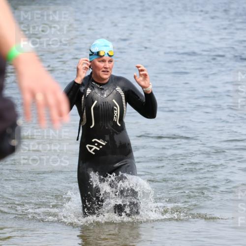 21.06.2025 - 27. Vierlanden-Triathlon Lena Gebhardt http://msf.ph/oto/8035489 15.06.2025 11:23:12 Schwimmen 980 meine-sportfotos.de