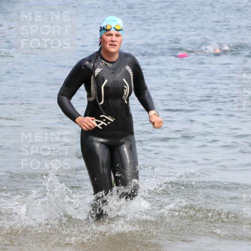 21.06.2025 - 27. Vierlanden-Triathlon Lena Gebhardt http://msf.ph/oto/8035496 15.06.2025 11:23:14 Schwimmen 980 meine-sportfotos.de
