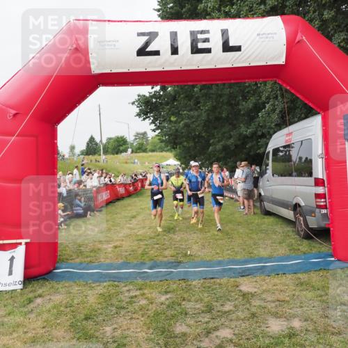 21.06.2025 - 27. Vierlanden-Triathlon MichiJ http://msf.ph/oto/8035501 15.06.2026 13:00:32 Ziel 94, 1044, 1046, 1047, 1048 meine-sportfotos.de