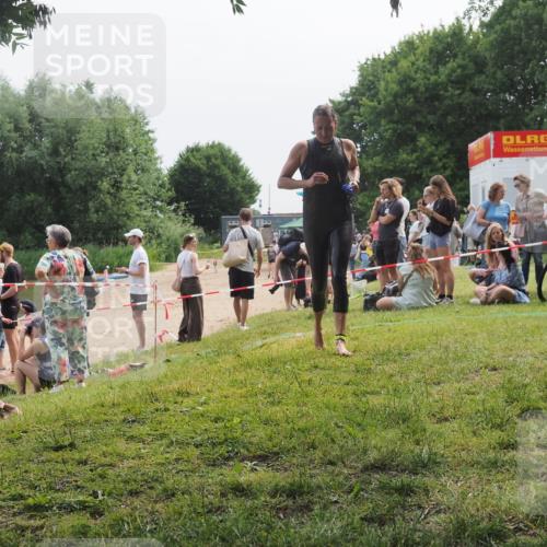 21.06.2025 - 27. Vierlanden-Triathlon KatJ http://msf.ph/oto/8035510 15.06.2025 11:20:16 Schwimmen 806, 880, 930, 940, 976 meine-sportfotos.de