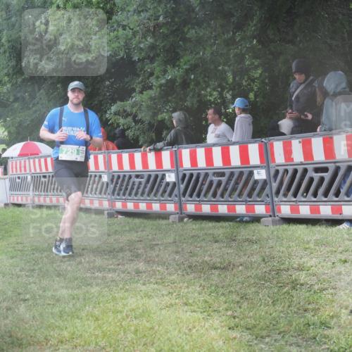 21.06.2025 - 27. Vierlanden-Triathlon KatJ http://msf.ph/oto/8035512 15.06.2025 13:51:54 Ziel 729, 1154 meine-sportfotos.de
