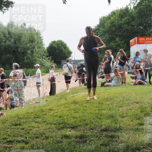 21.06.2025 - 27. Vierlanden-Triathlon KatJ http://msf.ph/oto/8035520 15.06.2025 11:20:17 Schwimmen 880, 930, 940, 976 meine-sportfotos.de