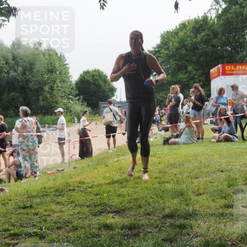 21.06.2025 - 27. Vierlanden-Triathlon KatJ http://msf.ph/oto/8035524 15.06.2025 11:20:17 Schwimmen 880, 930, 940, 976 meine-sportfotos.de