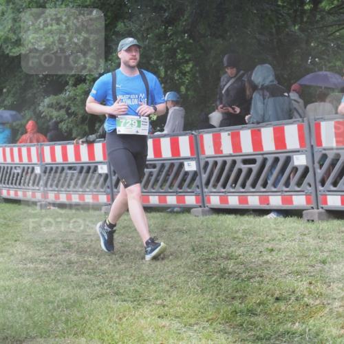 21.06.2025 - 27. Vierlanden-Triathlon KatJ http://msf.ph/oto/8035538 15.06.2025 13:51:55 Ziel 729, 1154 meine-sportfotos.de
