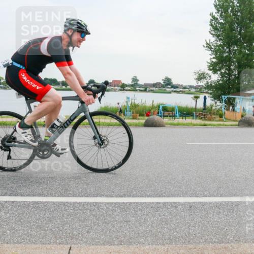 15.06.2025 - 27. Vierlanden-Triathlon H.Heesch http://msf.ph/oto/8035539 15.06.2025 10:45:12 Radfahren 400, 456, 458 meine-sportfotos.de