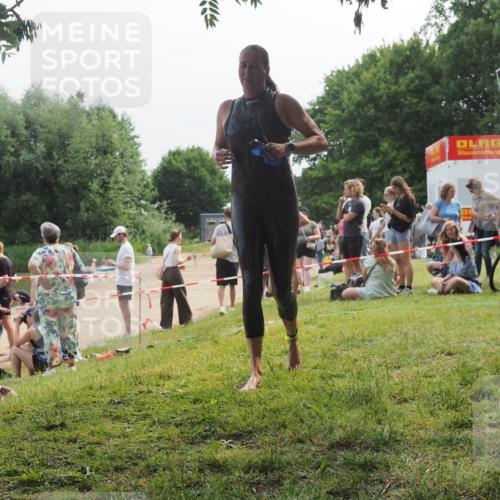 21.06.2025 - 27. Vierlanden-Triathlon KatJ http://msf.ph/oto/8035541 15.06.2025 11:20:17 Schwimmen 880, 930, 940, 976 meine-sportfotos.de