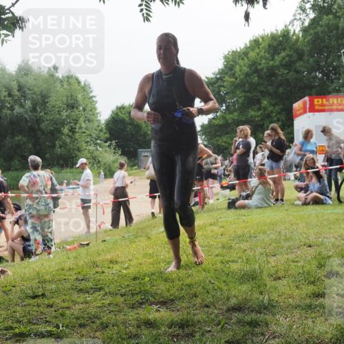 21.06.2025 - 27. Vierlanden-Triathlon KatJ http://msf.ph/oto/8035545 15.06.2025 11:20:18 Schwimmen 880, 926, 930, 940, 976 meine-sportfotos.de