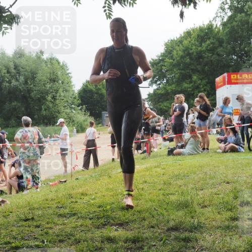 21.06.2025 - 27. Vierlanden-Triathlon KatJ http://msf.ph/oto/8035549 15.06.2025 11:20:18 Schwimmen 880, 926, 930, 940, 976 meine-sportfotos.de