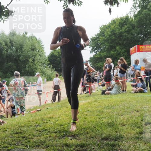 21.06.2025 - 27. Vierlanden-Triathlon KatJ http://msf.ph/oto/8035554 15.06.2025 11:20:18 Schwimmen 880, 926, 930, 940, 976 meine-sportfotos.de
