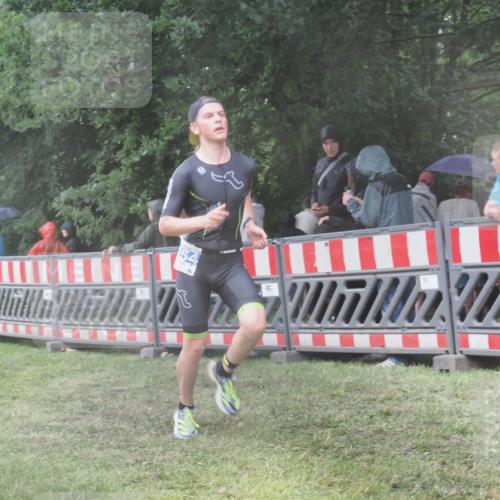 21.06.2025 - 27. Vierlanden-Triathlon KatJ http://msf.ph/oto/8035555 15.06.2025 13:51:57 Ziel 729, 1154 meine-sportfotos.de