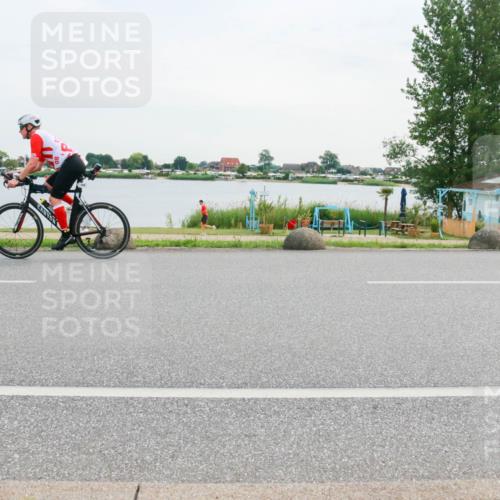 15.06.2025 - 27. Vierlanden-Triathlon H.Heesch http://msf.ph/oto/8035567 15.06.2025 10:45:17 Radfahren 97, 148, 218, 400 meine-sportfotos.de