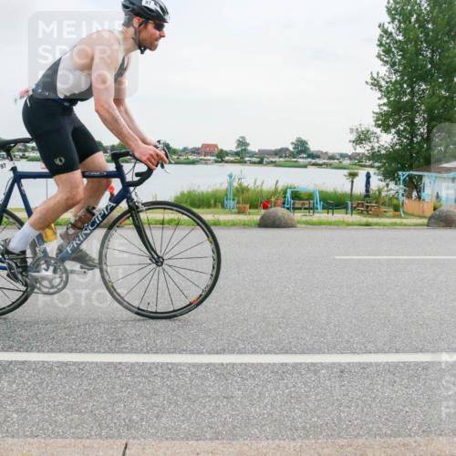 15.06.2025 - 27. Vierlanden-Triathlon H.Heesch http://msf.ph/oto/8035575 15.06.2025 10:45:19 Radfahren 10, 97, 148, 218 meine-sportfotos.de