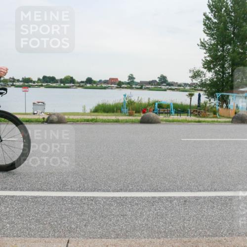 15.06.2025 - 27. Vierlanden-Triathlon H.Heesch http://msf.ph/oto/8035577 15.06.2025 10:45:23 Radfahren 10, 148, 349, 395, 413 meine-sportfotos.de