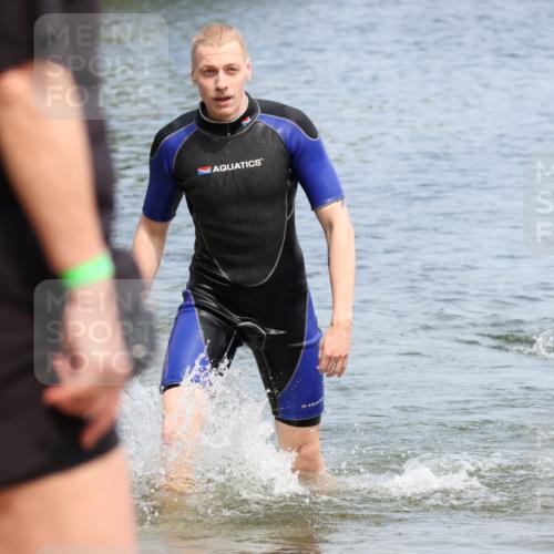 21.06.2025 - 27. Vierlanden-Triathlon Lena Gebhardt http://msf.ph/oto/8035595 15.06.2025 11:23:42 Schwimmen 956 meine-sportfotos.de