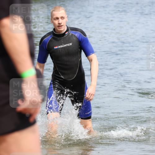 21.06.2025 - 27. Vierlanden-Triathlon Lena Gebhardt http://msf.ph/oto/8035600 15.06.2025 11:23:42 Schwimmen 956 meine-sportfotos.de