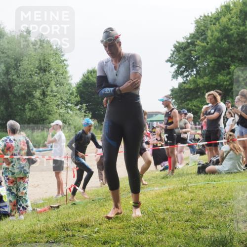 21.06.2025 - 27. Vierlanden-Triathlon KatJ http://msf.ph/oto/8035603 15.06.2025 11:20:25 Schwimmen 838, 880, 890, 926 meine-sportfotos.de