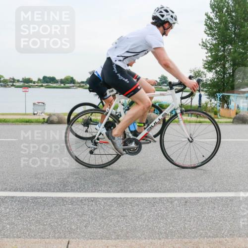 15.06.2025 - 27. Vierlanden-Triathlon H.Heesch http://msf.ph/oto/8035609 15.06.2025 10:45:27 Radfahren 10, 183, 252, 321, 349, 395, 413, 442 meine-sportfotos.de