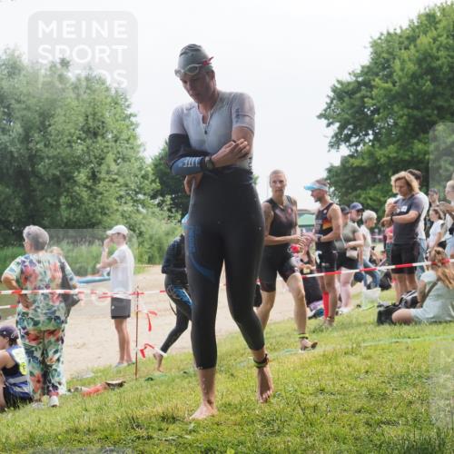21.06.2025 - 27. Vierlanden-Triathlon KatJ http://msf.ph/oto/8035611 15.06.2025 11:20:25 Schwimmen 838, 880, 890, 926 meine-sportfotos.de