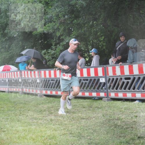 21.06.2025 - 27. Vierlanden-Triathlon KatJ http://msf.ph/oto/8035622 15.06.2025 13:52:17 Ziel 23, 776, 1117, 1163 meine-sportfotos.de