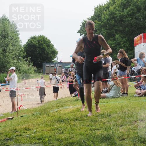 21.06.2025 - 27. Vierlanden-Triathlon KatJ http://msf.ph/oto/8035628 15.06.2025 11:20:27 Schwimmen 838, 880, 890, 926 meine-sportfotos.de