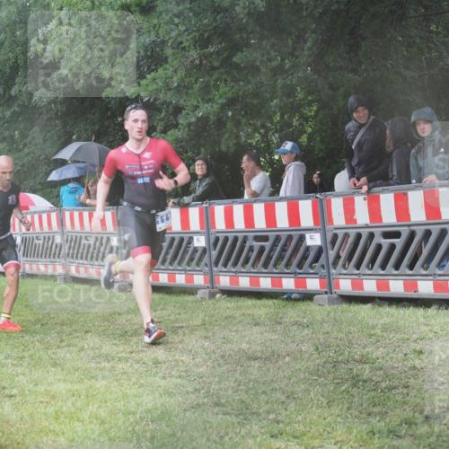 21.06.2025 - 27. Vierlanden-Triathlon KatJ http://msf.ph/oto/8035634 15.06.2025 13:52:20 Ziel 776, 1117, 1163 meine-sportfotos.de