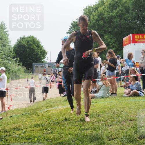 21.06.2025 - 27. Vierlanden-Triathlon KatJ http://msf.ph/oto/8035636 15.06.2025 11:20:27 Schwimmen 838, 880, 890, 926 meine-sportfotos.de