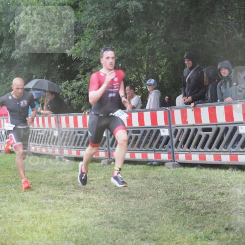 21.06.2025 - 27. Vierlanden-Triathlon KatJ http://msf.ph/oto/8035637 15.06.2025 13:52:20 Ziel 776, 1117, 1163 meine-sportfotos.de