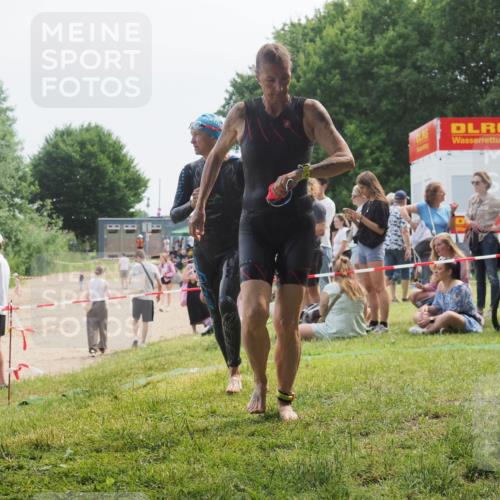21.06.2025 - 27. Vierlanden-Triathlon KatJ http://msf.ph/oto/8035640 15.06.2025 11:20:27 Schwimmen 838, 880, 890, 926 meine-sportfotos.de