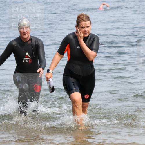 21.06.2025 - 27. Vierlanden-Triathlon Lena Gebhardt http://msf.ph/oto/8035645 15.06.2025 11:23:49 Schwimmen 903, 955, 956 meine-sportfotos.de