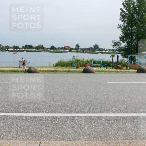 21.06.2025 - 27. Vierlanden-Triathlon H.Heesch http://msf.ph/oto/8035647 15.06.2025 11:44:25 Radfahren 668 meine-sportfotos.de