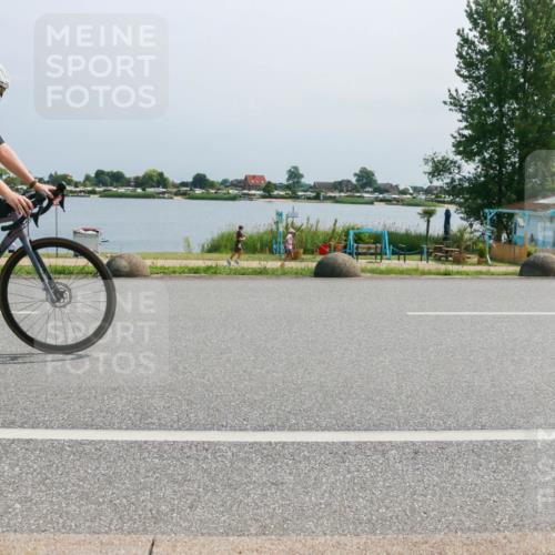 21.06.2025 - 27. Vierlanden-Triathlon H.Heesch http://msf.ph/oto/8035654 15.06.2025 11:44:35 Radfahren 201 meine-sportfotos.de