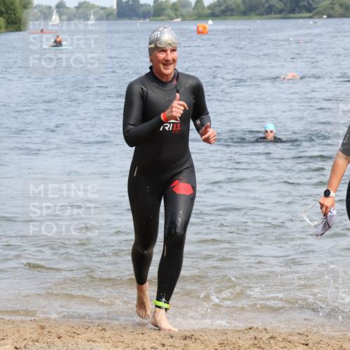 21.06.2025 - 27. Vierlanden-Triathlon Lena Gebhardt http://msf.ph/oto/8035657 15.06.2025 11:23:51 Schwimmen 903, 955, 956 meine-sportfotos.de