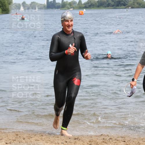 21.06.2025 - 27. Vierlanden-Triathlon Lena Gebhardt http://msf.ph/oto/8035663 15.06.2025 11:23:51 Schwimmen 903, 955, 956 meine-sportfotos.de