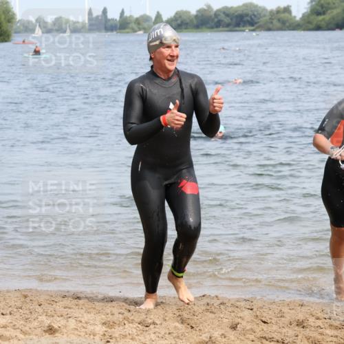 21.06.2025 - 27. Vierlanden-Triathlon Lena Gebhardt http://msf.ph/oto/8035666 15.06.2025 11:23:52 Schwimmen 903, 955, 956, 959 meine-sportfotos.de