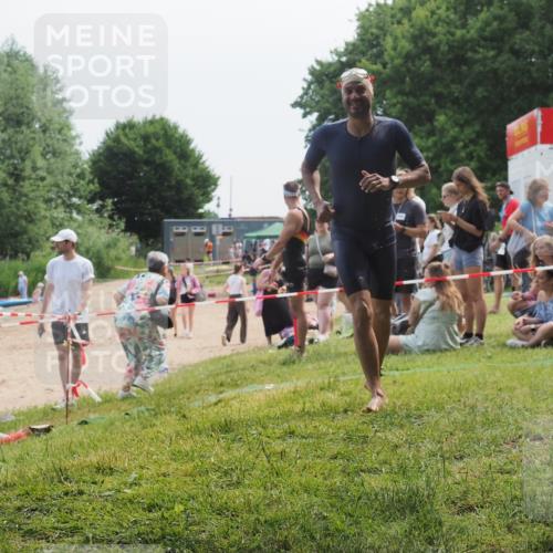 21.06.2025 - 27. Vierlanden-Triathlon KatJ http://msf.ph/oto/8035667 15.06.2025 11:20:33 Schwimmen 838, 890, 926, 969 meine-sportfotos.de