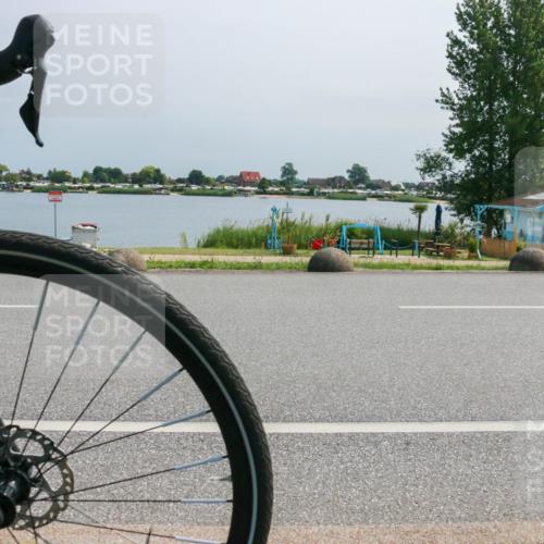21.06.2025 - 27. Vierlanden-Triathlon H.Heesch http://msf.ph/oto/8035668 15.06.2025 11:44:47 Radfahren 868 meine-sportfotos.de