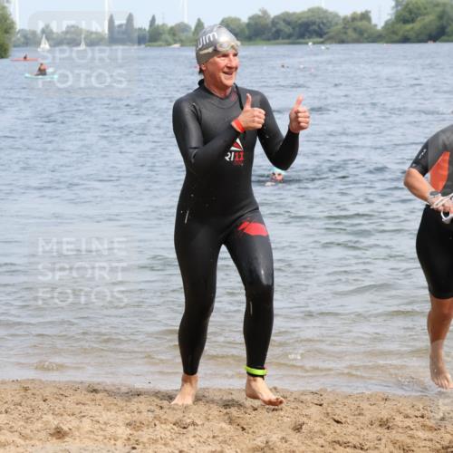 21.06.2025 - 27. Vierlanden-Triathlon Lena Gebhardt http://msf.ph/oto/8035670 15.06.2025 11:23:52 Schwimmen 903, 955, 956, 959 meine-sportfotos.de