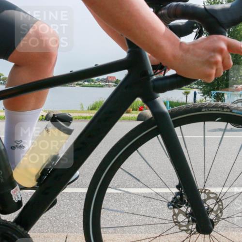 21.06.2025 - 27. Vierlanden-Triathlon H.Heesch http://msf.ph/oto/8035672 15.06.2025 11:44:47 Radfahren 868 meine-sportfotos.de