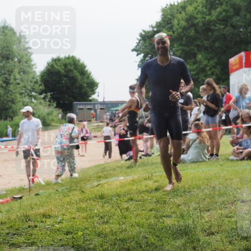 21.06.2025 - 27. Vierlanden-Triathlon KatJ http://msf.ph/oto/8035673 15.06.2025 11:20:33 Schwimmen 838, 890, 926, 969 meine-sportfotos.de