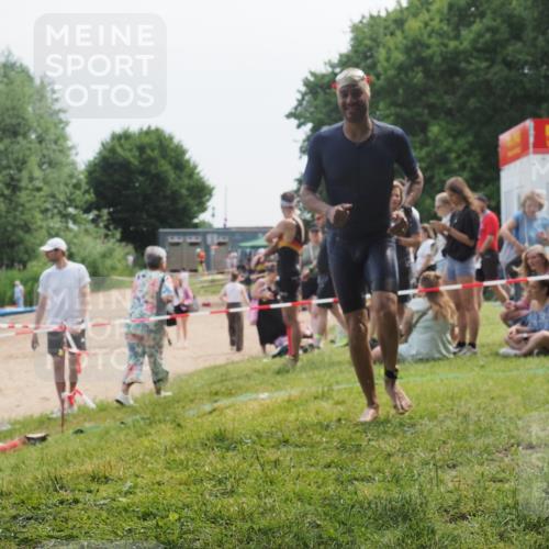 21.06.2025 - 27. Vierlanden-Triathlon KatJ http://msf.ph/oto/8035678 15.06.2025 11:20:33 Schwimmen 838, 890, 926, 969 meine-sportfotos.de
