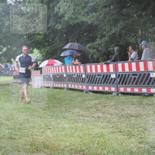 21.06.2025 - 27. Vierlanden-Triathlon KatJ http://msf.ph/oto/8035679 15.06.2025 13:52:25 Ziel 776 meine-sportfotos.de