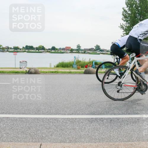 15.06.2025 - 27. Vierlanden-Triathlon H.Heesch http://msf.ph/oto/8035682 15.06.2025 10:45:27 Radfahren 10, 183, 252, 321, 349, 395, 413, 442 meine-sportfotos.de