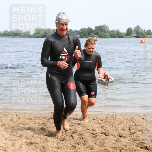 21.06.2025 - 27. Vierlanden-Triathlon Lena Gebhardt http://msf.ph/oto/8035685 15.06.2025 11:23:53 Schwimmen 903, 955, 956, 959 meine-sportfotos.de