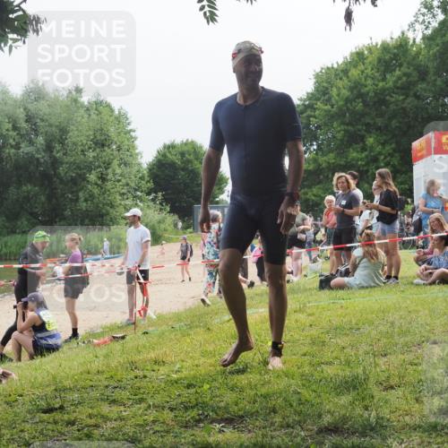 21.06.2025 - 27. Vierlanden-Triathlon KatJ http://msf.ph/oto/8035704 15.06.2025 11:20:34 Schwimmen 838, 890, 926, 969 meine-sportfotos.de