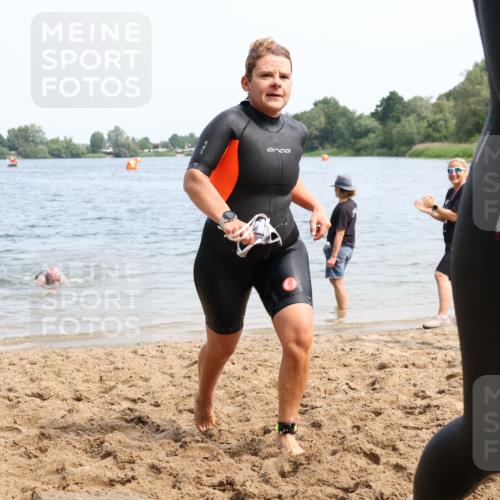 21.06.2025 - 27. Vierlanden-Triathlon Lena Gebhardt http://msf.ph/oto/8035706 15.06.2025 11:23:55 Schwimmen 903, 955, 956, 959 meine-sportfotos.de