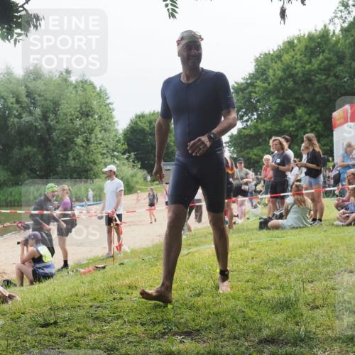 21.06.2025 - 27. Vierlanden-Triathlon KatJ http://msf.ph/oto/8035709 15.06.2025 11:20:34 Schwimmen 838, 890, 926, 969 meine-sportfotos.de