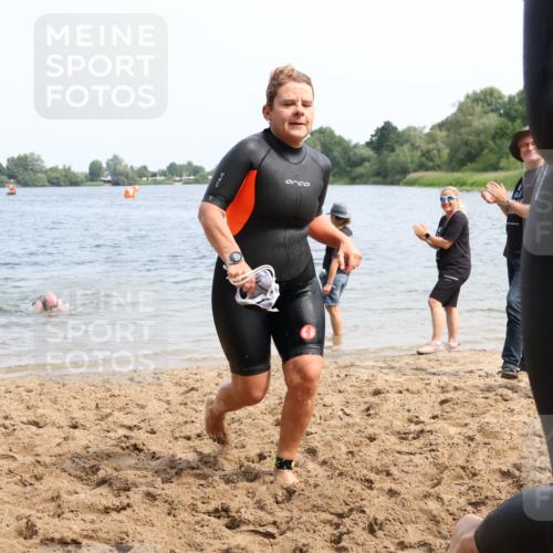 21.06.2025 - 27. Vierlanden-Triathlon Lena Gebhardt http://msf.ph/oto/8035710 15.06.2025 11:23:55 Schwimmen 903, 955, 956, 959 meine-sportfotos.de