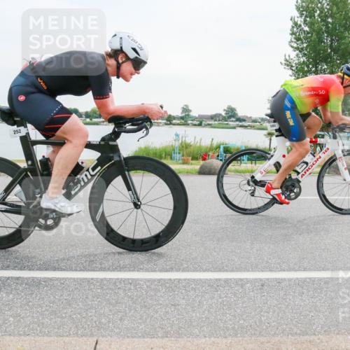 15.06.2025 - 27. Vierlanden-Triathlon H.Heesch http://msf.ph/oto/8035712 15.06.2025 10:45:32 Radfahren 183, 252, 321, 415, 442 meine-sportfotos.de
