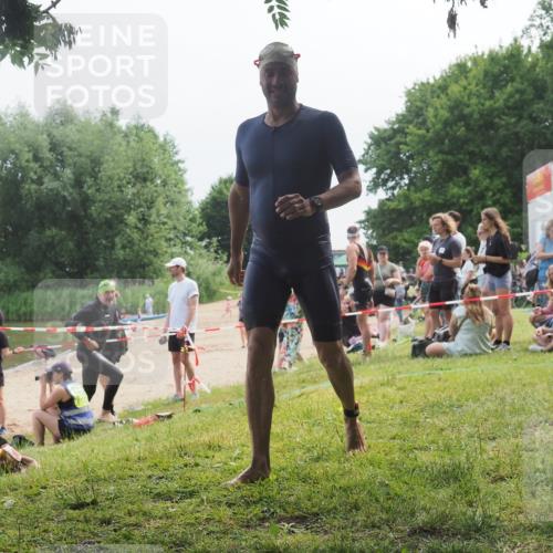 21.06.2025 - 27. Vierlanden-Triathlon KatJ http://msf.ph/oto/8035714 15.06.2025 11:20:35 Schwimmen 838, 890, 969 meine-sportfotos.de